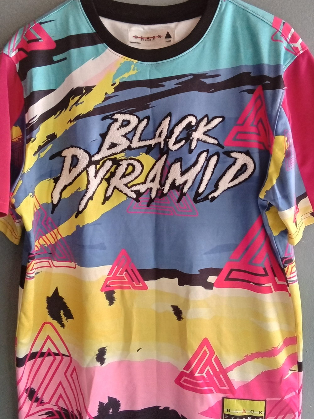 Black Pyramid Mens Graphic T-Shirt Multicolor Abstract Streetwear Large